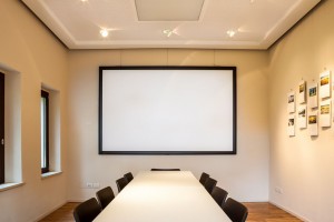 La sala delle mura è indicata per le riunioni raccolte